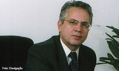 Entrevista: Armando Avena – Economista, jornalista e escritor