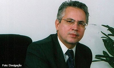 Entrevista: Armando Avena – Economista, jornalista e escritor